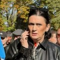 Peta supruga Nebojše Pavkovića stigla na Novo groblje: Ovako izgleda Ceca sa kojom se venčao u Hagu