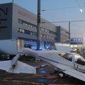 Drama u Manhajmu: Avion prinutno sleteo na ulicu VIDEO