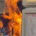 Vatra kulja iz višespratnice! Buknuo požar na 11. spratu u Nišu, zahvatio dva stana: Na licu mesta sve hitne službe