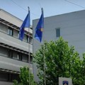 Zastave takozvanog Kosova ispred opštinske zgrade u Severnoj Mitrovici
