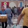 Palestinci upali u skladišta sa hranom UN! U Gazi vlada glad, ljudi očajni grabe namirnice (video)