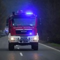 (VIDEO) Gori 10 hektara na obroncima Fruške gore, vatrogasci „brane“ vikendice