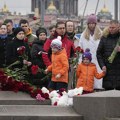Dan žalosti u Rusiji, građani pale sveće ispred koncertne dvorane u Moskvi