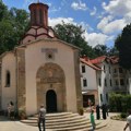 "ОВо је место сабрања, утехе и исцељења": У манастиру Драганац на КиМ прослављен Светли петак