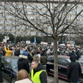 Završen protest ispred Vrhovnog javnog tužilaštva: Studenti pevali „Izađi mala“ Zagorki Dolovac (VIDEO)