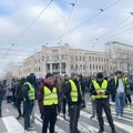 Blokiran saobraćaj kod Pravnog zbog teško povređene studentkinje: Dolaze i studenti sa drugih fakulteta (VIDEO)