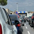 Čeka se i do tri sata! Oglasio se AMSS: Velike gužve na ovim graničnim prelazima