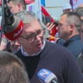 Vučić dočekan u Kosjeriću uz srdačne pozdrave i proizvode domaće radinosti