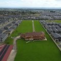 Odupiru se modernom životu: Porodica odbila 30 miliona € za kuću, a oko nje niču moderne zgrade (video)