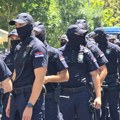VIDEO „Samo gledaj ženske, njih slikaj, snimaj, to je posao, bre“: Policajci pod fantomkama snimljeni kako vređaju žene