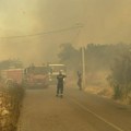 Vojska Crne Gore se bori sa vatrenom stihijom: 14 mesta bez struje, ljudi hitno evakuisani (Foto)