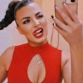 Zvezdina čirlidersica zapalila Arenu, pred meč objavila provokativnu fotku iz toaleta