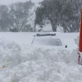 Palo više od 25 centimetra snega: Nestalo struje; Izdato upozorenje vozačima VIDEO