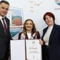 Vesni Nedeljković uručena Povelja grada Novog Pazara za doprinos razvoju obrazovanja: "Ovaj grad nosim u srcu"