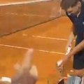 Novakov verni navijač napravio šou u Rimu: Hamad mu ispunio obećanje, onda je viđena najluđa scena na tribini