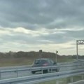 Zastrašujući snimak vožnje u kontrasmeru na auto-putu ka Beogradu: Hitno upozorenje za sve vozače (video)