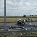 Detalji teške saobraćajke na auto-putu kod Kovilja! Auto se zakucao u kamion, staklo i lom svuda unaokolo