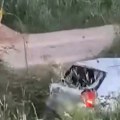 Automobil sleteo s puta, devojka nađena bez svesti Stravična nesreća kod Valjeva: Na terenu policija i Hitna pomoć (video)