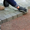 Zaboravite behaton, ovo je trenutno najtraženije rešenje za dvorišta: Izdržava i automobile, a trava izgleda prelepo
