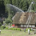 Požar zahvatio UNESCO biser Japana: Gorela čuvena kuća stara vekovima