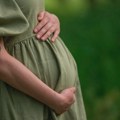Neverovatan slučaj: Žena rodila blizance začete sa različitim partnerima