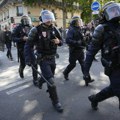 Letele kamenice i dimne bombe, na desetine povređenih: Novi talas protesta u Francuskoj