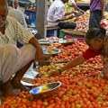 Cene skočile za 400 odsto: Kilogram paradajza u Indiji košta više nego litar benzina
