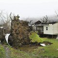 Haos u Americi: Zbog jakih oluja stotine hiljada ljudi bez struje, na snazi upozorenje na tornado FOTO