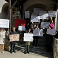 Protest ispred OŠ “Dimitrije Tucović” u Čajetini