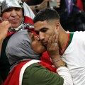 Мајка га спасила жене која је хтела да му узме богатство, повезивали га с Вандом, сад шета нестварну лепотицу