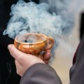 Pravoslavni ritual koji menja život Kađenje tamjanom tera zlo iz kuće – evo kako to pravilno da uradite!