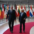 Opozicija: Vučić usamljen u Briselu luta po hodnicima