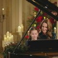 Kejt Midlton i princeza Šarlot zajedno svirale klavir na Božićnoj službi (VIDEO)