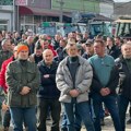 Nastavljaju se protesti poljoprivrednika: Od jutros traktorima blokirana i raskrsnica u Rači