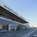 Први авион са српским држављанима из Дубаија слетео на београдски аеродром