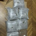 Trojica uhapšena u Sremskoj Mitrovici: U automobilu i kući pronađeno skoro osam kilograma droge