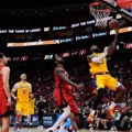 Lebron predvodio Lejkerse do pobede u Hjustonu, Oklahoma naredni rival