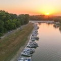 Regataši iz Bezdana stigli u Apatin: Spektakl na plaži Plava ruža povodom Dana Dunava