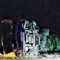 (Foto) Kamionu od siline udara otkinut točak! Stravične slike sa mesta nesreće kod Zrenjanina u kojoj je poginuo mladić…