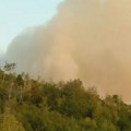 VIDEO Novi požar na Stolovima: Vatrogasci i volonteri ručno gase vatru, dim se širi ka Ibarskoj klisuri