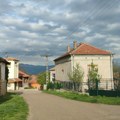 Majkama sa decom do godinu dana do 2,5 miliona dinara za kupovinu seoske kuće