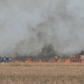 Više manjih požara u naselju Laćarak kod Sremske Mitrovice, situacija pod kontrolom