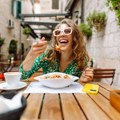 Hrana koju jedemo svakog dana mogla bi da bude povezana sa skrivenim oštećenjima mozga, pokazuje nova studija