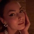 Glamur na crvenom tepihu Džejla Ramović je zasenila svetske lepotice u Veneciji, jedan detalj oko vrata ostavlja sve bez…