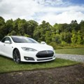 Tesla Model S protiv konja – ko je brži? (VIDEO)