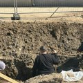 Grob sa ostacima skeleta pronađen usred centra Čačka: Šta su radnici otkrili tokom rekonstrukcije Trga