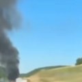 (Video) Požar na: Auto-putu Miloš Veliki kod Beograda Vatra guta vozilo, širi se gusti crni dim
