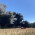 Veliki požar buknuo u industrijskom objektu između Kaća i Budisave, čule se detonacije