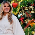 Меланија Трамп показала божићне украсе Беле куће за 2025. годину