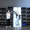 Stiže kineski "Supermen": Humanoidni robot skače dva metra i razvija brzinu od čak 45 kilometara na sat